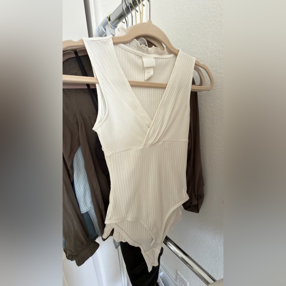 H&M Cream Ribbed V-Neck Bodysuit